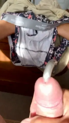 Love blowing a load with my hole stuffed