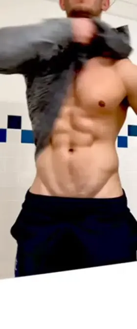 New gym=New bathroom to get naked in 😜