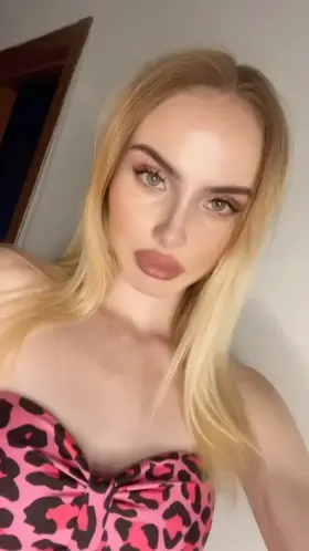 would u date a 18 y/o petite girl