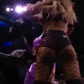 AEW cameramen love getting close-ups of Tay’s ass
