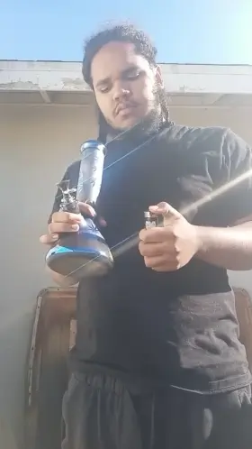 Using My Bong With Shake ;)