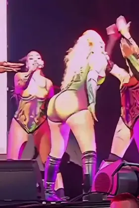 Twerking on Tour [Camden Show]