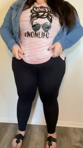 Cummin back for MILF Monday 😊