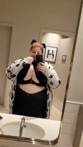 I like to pull my tits out in public, I'm sure you don't mind ❤️