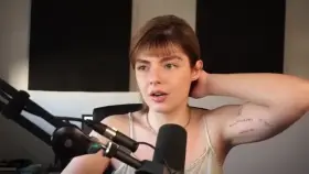 Showing off her pit on stream