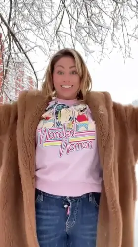 Do u want to play snowballs together?