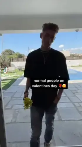 Valentines day 18+ TikTok edition🌹 normal people vs. me 🥰😏 what would u choose? 😛