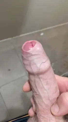 Any aussies love a foreskin peel? 🍌