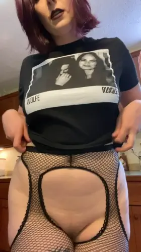 Dropping out of my new favorite shirt 🖤 🖤 🖤