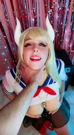 If she does THIS when you choke her, go marry her right now! 😻