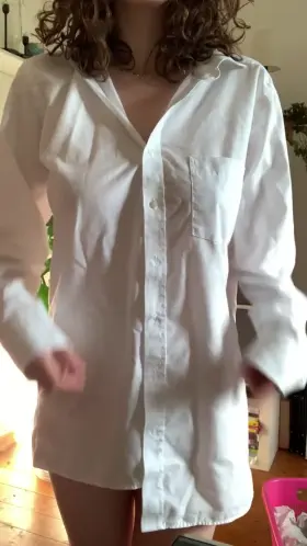 Wanna help me take off that shirt?😏