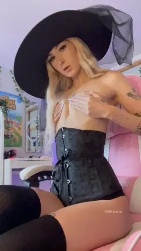 i’m casting a spell on you as you watch this ❤️‍🔥