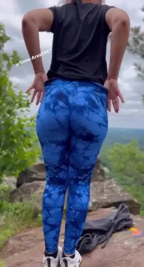 Would you fuck a college teen outdoors ? 😇