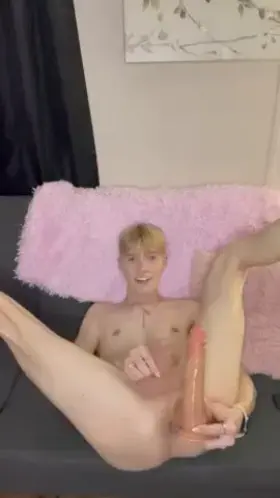 this is the most realistic dildo i’ve ever used 🤤