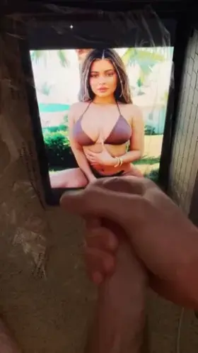 Can’t stop cumming to Kylie