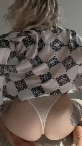 Spreading my ass in hopes you’ll do me