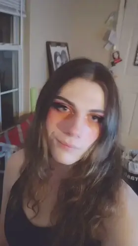 Do you like feeling mommy press up against you ❓❓😇😇🍆💦