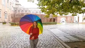 Did you think there was such a surprise hidden under the umbrella?