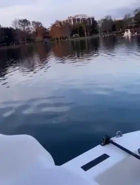 Couldn’t help but to flash my tits while out on my little boat trip😉