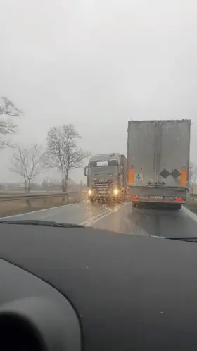 Gentlemen drivers, but your are looking at the road ahead and not at the boobs.... heh