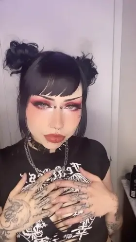 Hehe I’m back 🥰🖤