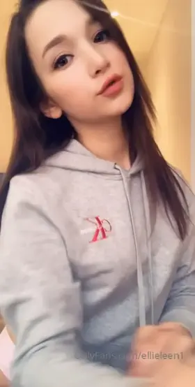 Ellie perfect ass❤️🔥