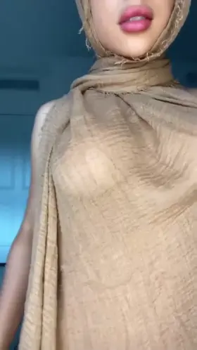 ANY LOVE FOR AN ARAB GIRL ? ( her Free album In Comments )