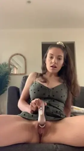 Petite Aussie Slut 🇦🇺💗 Very interactive with fans • cute and innocent with a naughty side 😈Daily photos and videos• custom fetishes welcome + other requests • sexting • dick ratings • B/G • talk dirty to me while I’m pleasuring myself 💦 link below ⬇️