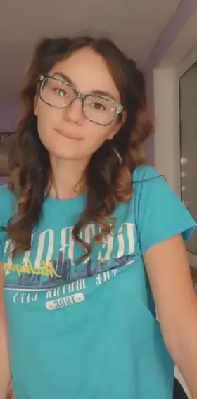 Do you like tiny nerdy girl? 😇