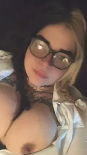 Should I be a naughty girl? Or a good one? ☺️