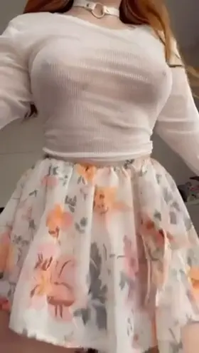 Petite redhead 👩‍🦰