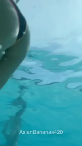 People at the pool had no idea 😏