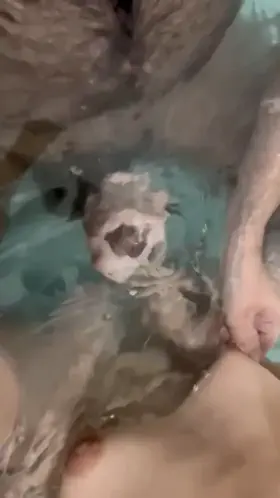 Handjob, cum, a bathtub and some tit play! ❤️😇😇