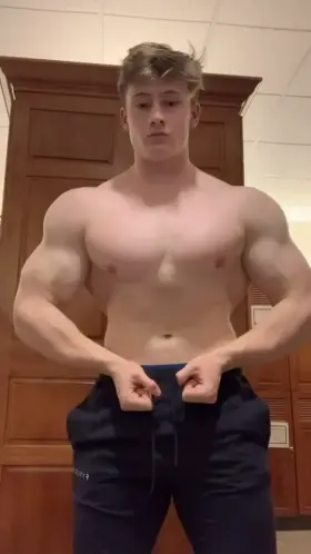 From a while back. Posing at the end of my bulk. Lots of mass to WORSHIP.