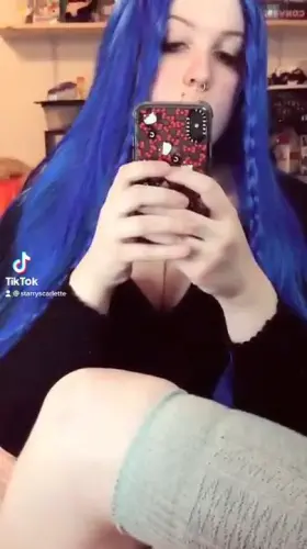 $3 and NO PPV ON MY WALL ‼️i’m a busty emo college squirter with a big natural ass training my tight little asshole on my page 🍑💦 cum see why my fans cum BUCKETS to my content 💗 every friday i post TWO full length fuck machine videos 🍆