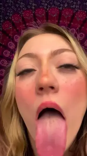 can you aim right here & fill my mouth up? 😋