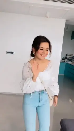 Avneet kaur exposing so effortlessly