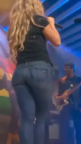 SHAKIRA JEANS ASS