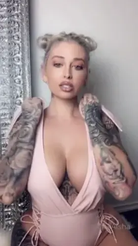 💯Beautiful tattooed girl shows us her delicious tits and much more🔥CHECK IN COMMENTS👇