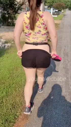 I can't believe I flashed my whole bottom without undies on🙈