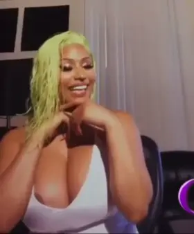 Nicki Minaj has some thick milkers 🤤