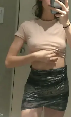 I like to make older men hard and I'm just 18 🙈