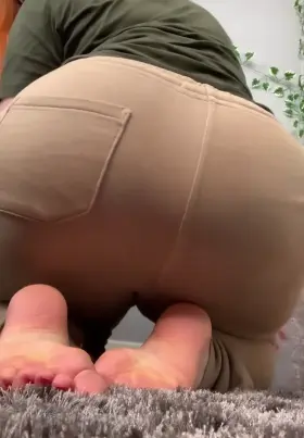 I love gooning to girls that look like me