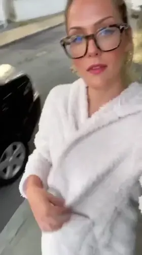 I had this sub in mind when I put this robe on 😜