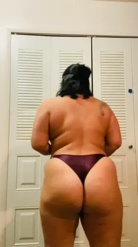 Come spank this ass daddy 😘😜