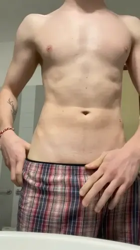 Morning wood be like 😅