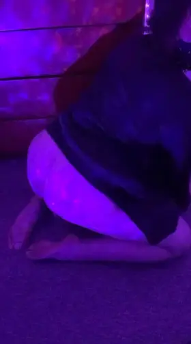 on my knees, ready to be bent over~🖤