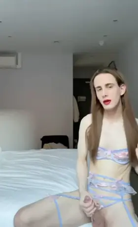 I love when masc guys have a submissive alter ego behind closed doors. That’s so hot 🥵