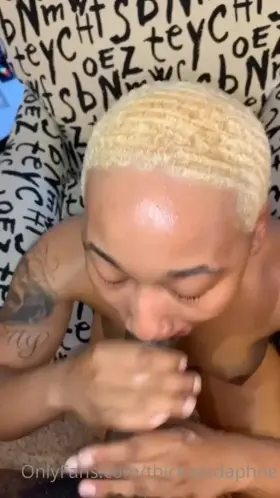 I LOVE HOW SHE GETS THAT NUT OUT😍💦💦