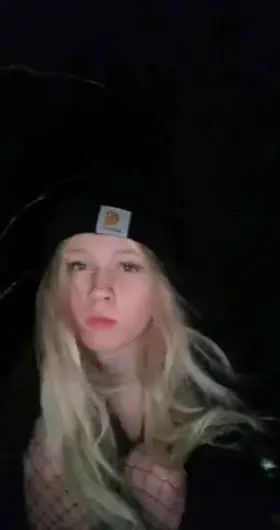 a peek up my skirt ❤️